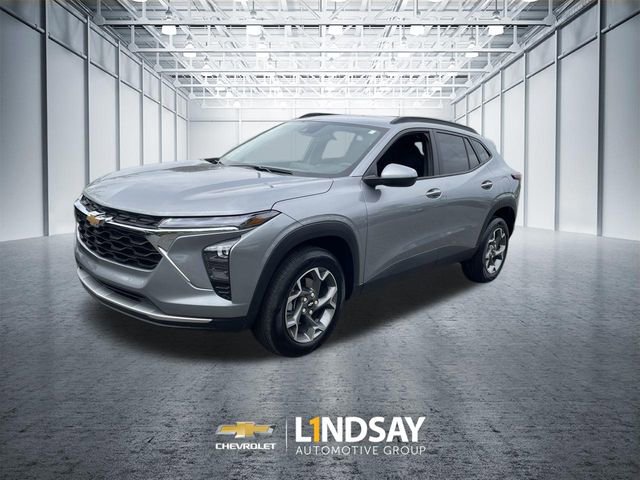 Used 2025 Chevrolet Trax LT w/ LT Convenience Package FWD image 4