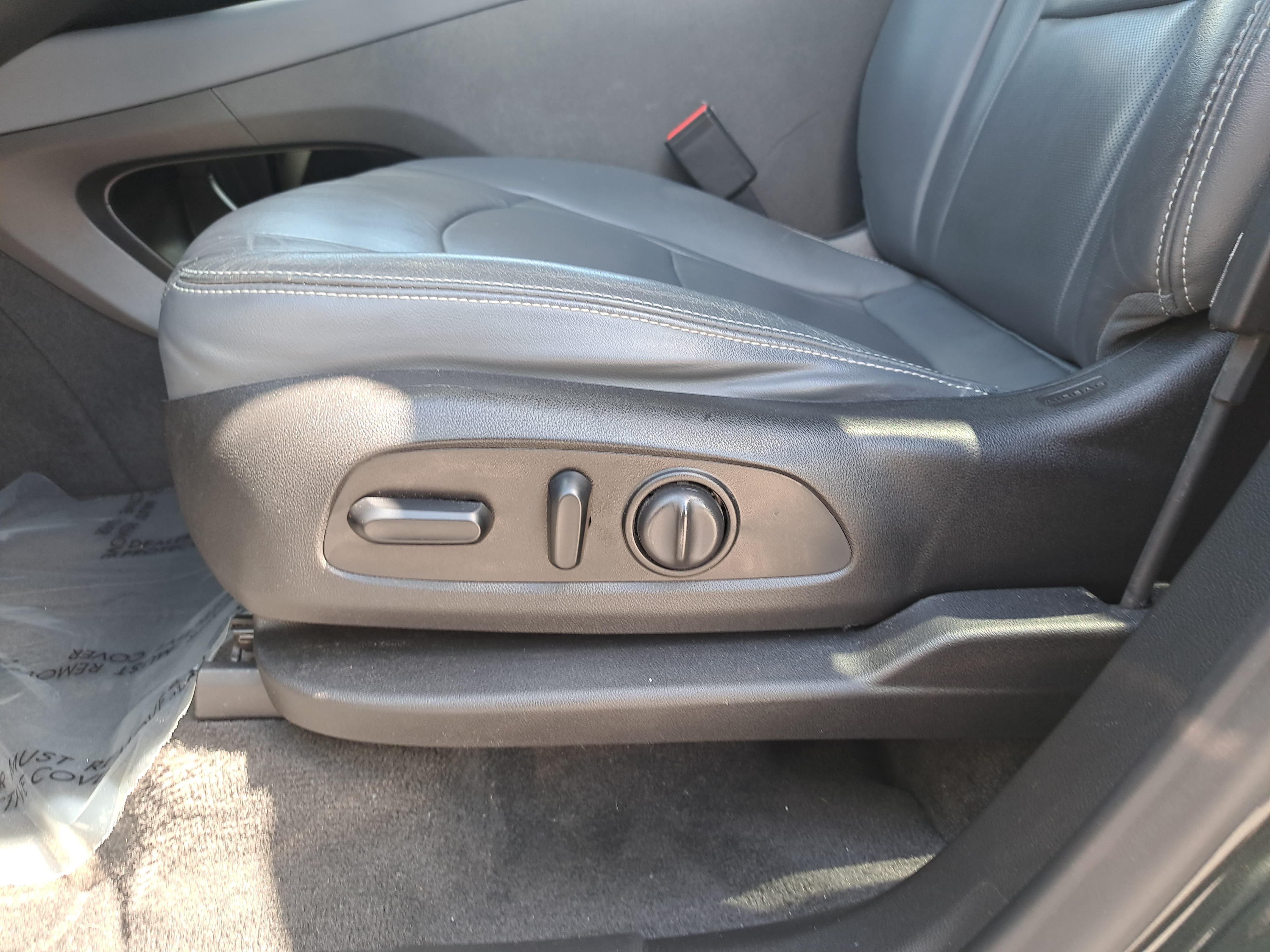 Used 2020 Buick Enclave Essence w/ Sound and Sites Package AWD/4WD image 27