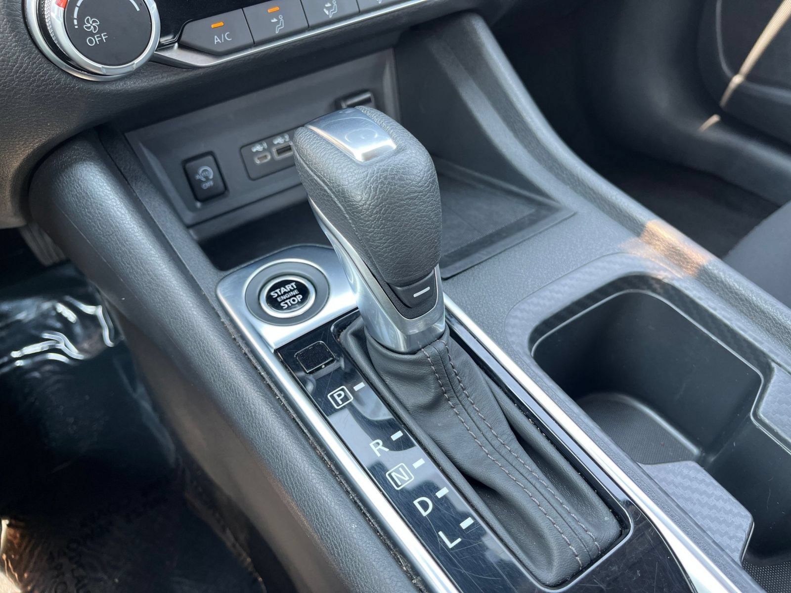 Used 2025 Nissan Sentra SV FWD image 35
