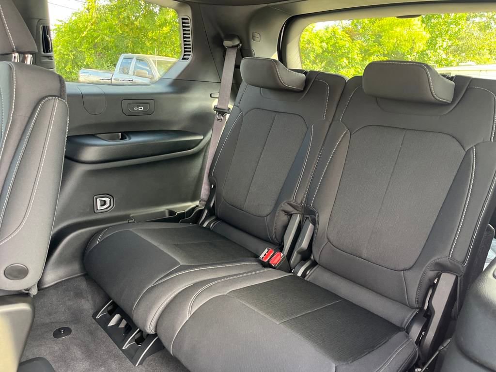 New 2025 Jeep Grand Cherokee L Laredo w/ Luxury Tech Group I image 23