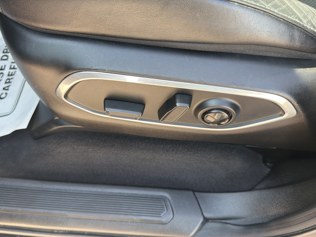 Used 2024 Jeep Wagoneer L Series II RWD image 19