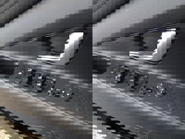 Used 2023 Hyundai Elantra Limited image 17