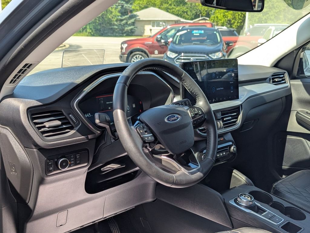 Used 2023 Ford Escape Platinum w/ Premium Technology Package AWD/4WD image 9