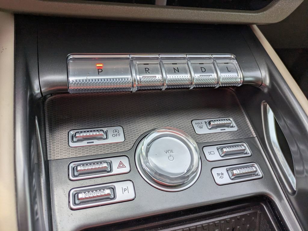 Used 2025 Lincoln Nautilus Premier image 15