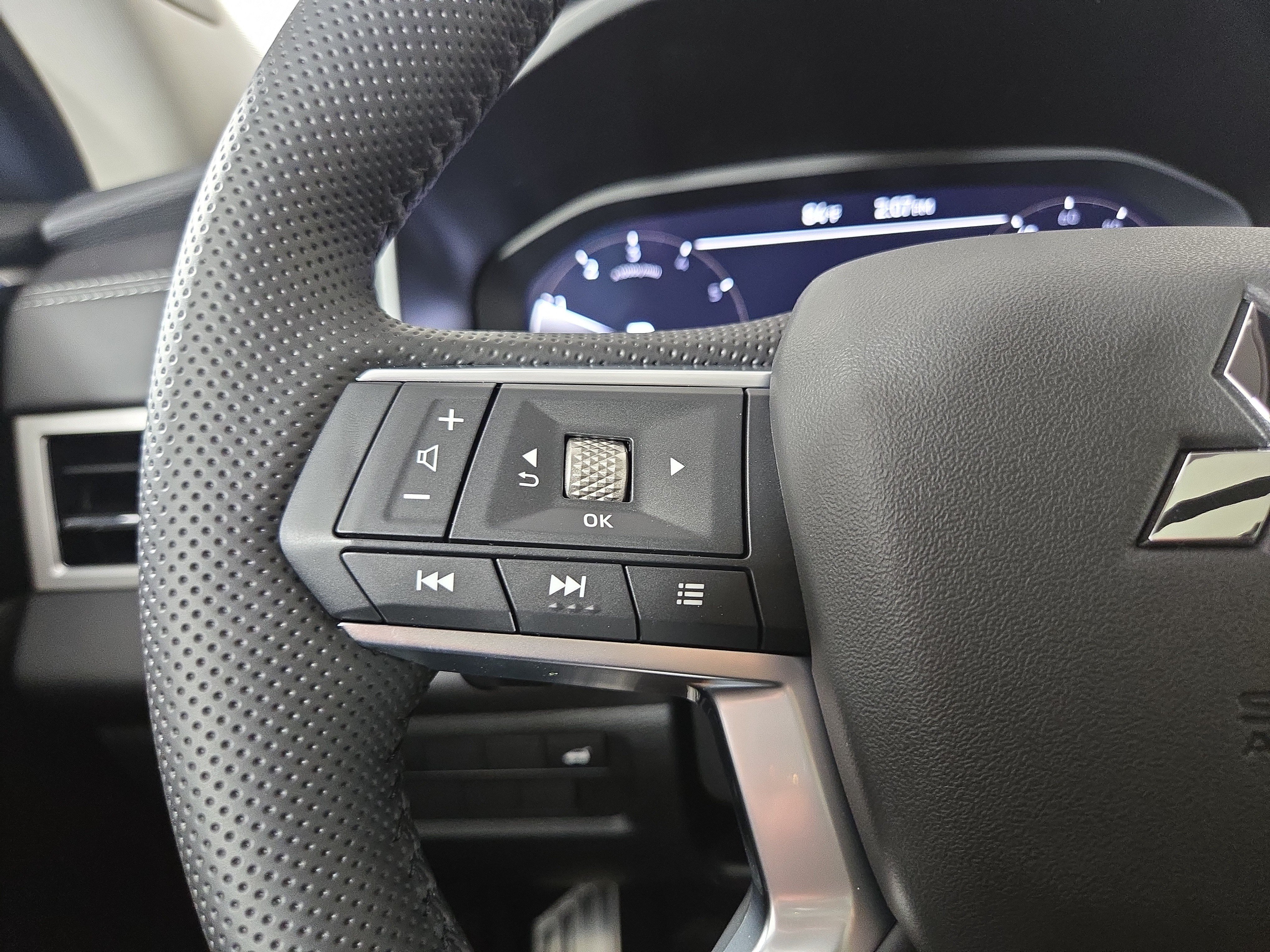 New 2026 Mitsubishi Outlander SEL FWD image 15