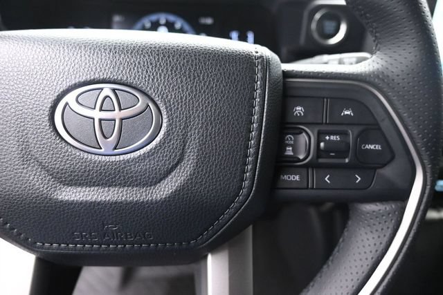 Used 2025 Toyota 4Runner SR5 AWD/4WD image 14