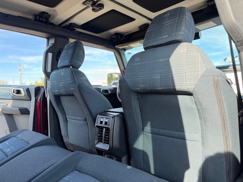 Certified 2025 Ford Bronco Heritage Edition AWD/4WD image 17