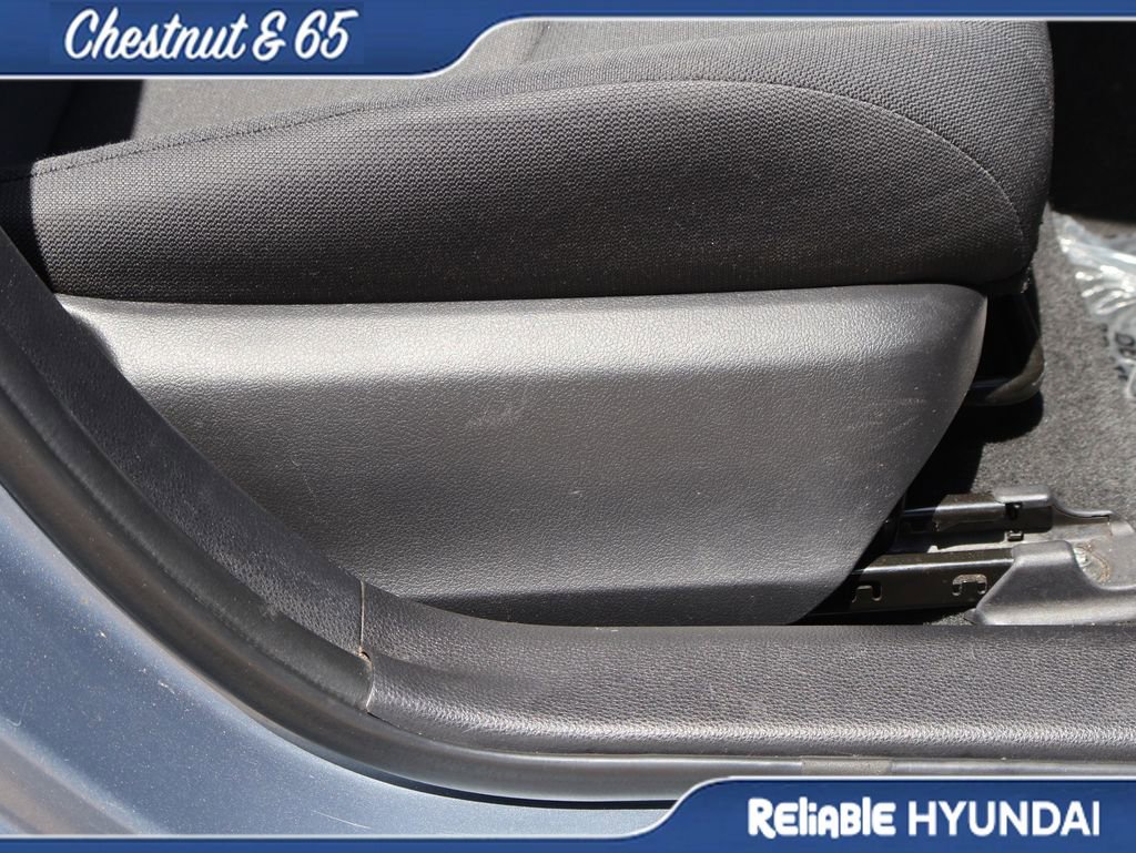 Used 2020 Toyota Corolla LE FWD image 11