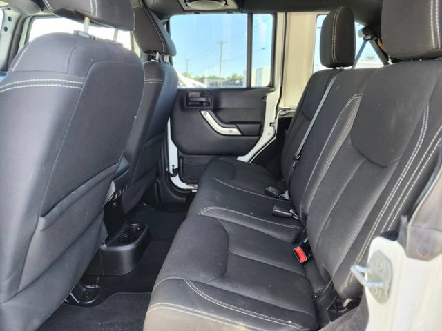Used 2014 Jeep Wrangler Unlimited Sahara w/ Connectivity Group AWD/4WD image 16