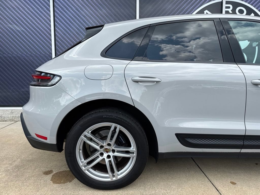 Used 2024 Porsche Macan Turbo AWD/4WD image 5
