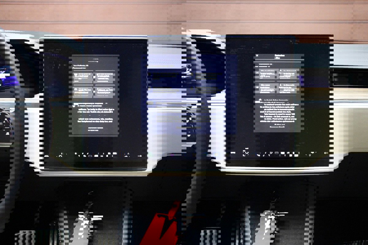 Used 2022 Tesla Model S AWD image 16