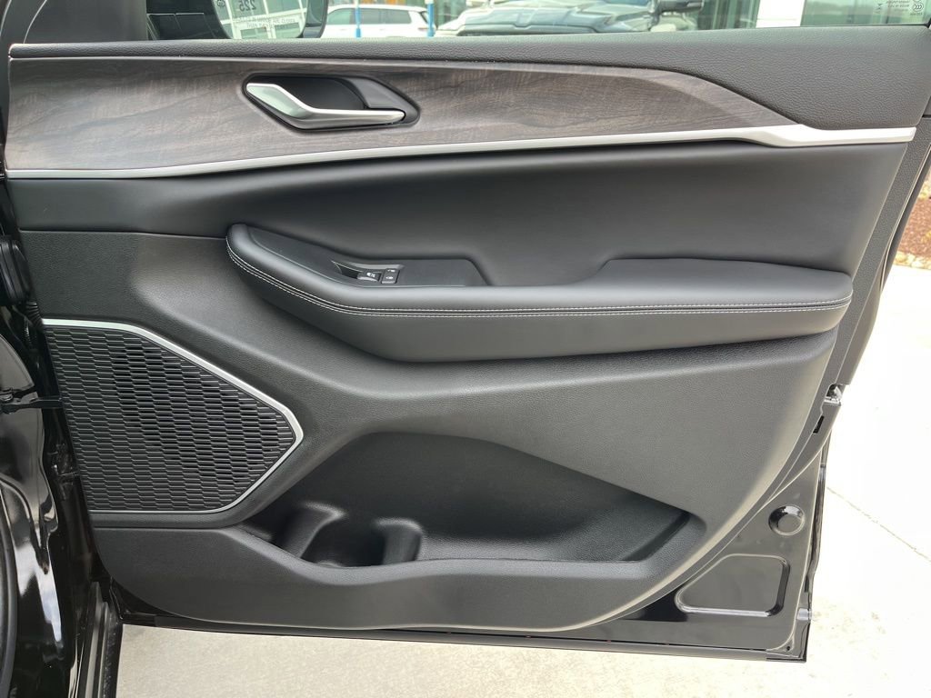 New 2026 Jeep Grand Cherokee L Limited image 31