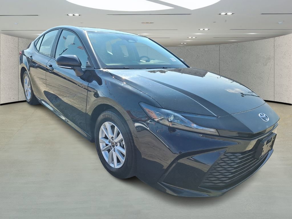 Used 2025 Toyota Camry LE image 7
