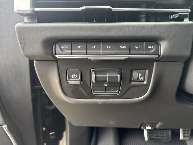 Used 2025 Cadillac Escalade Sport Platinum w/ LPO, Floor Liner Package AWD/4WD image 15