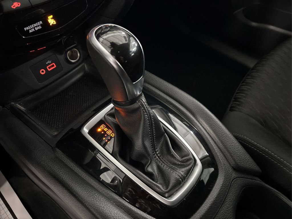 Used 2019 Nissan Rogue SV image 30