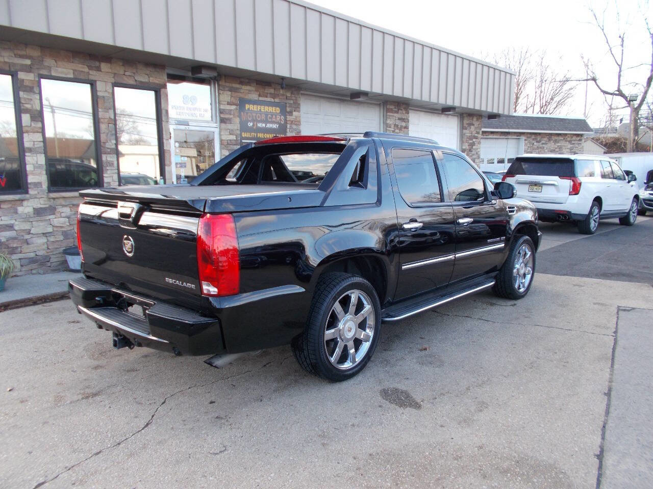 Used 2013 Cadillac Escalade EXT Luxury image 3