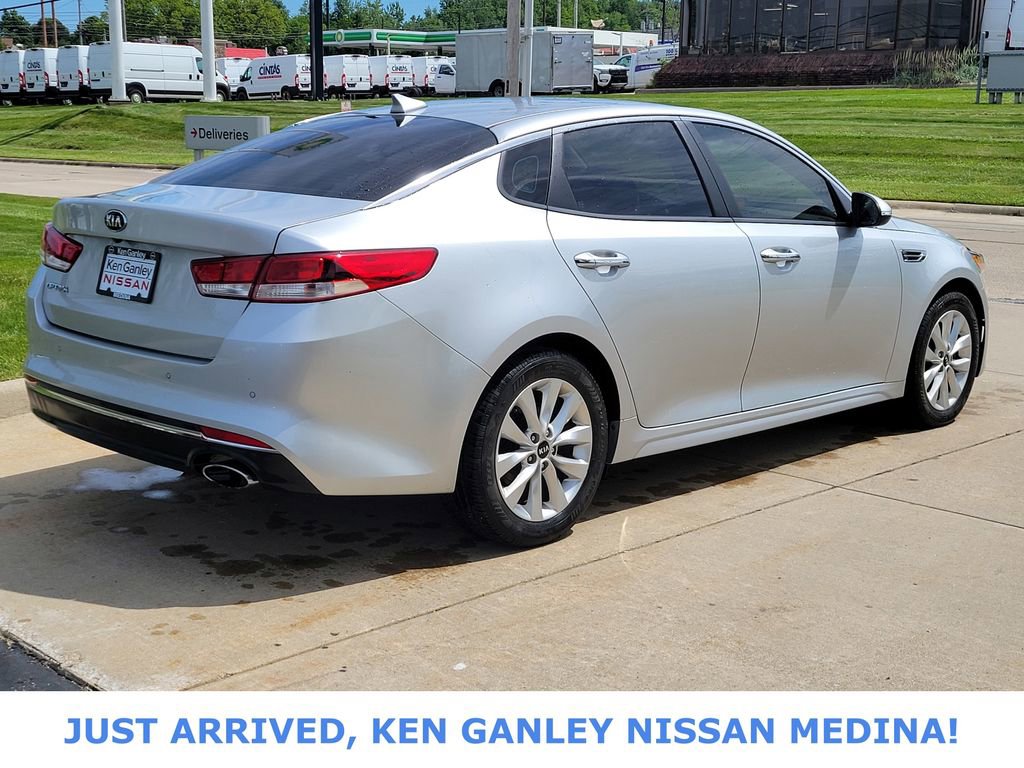 Used 2018 Kia Optima LX w/ 17" Alloy Wheels Package FWD image 3