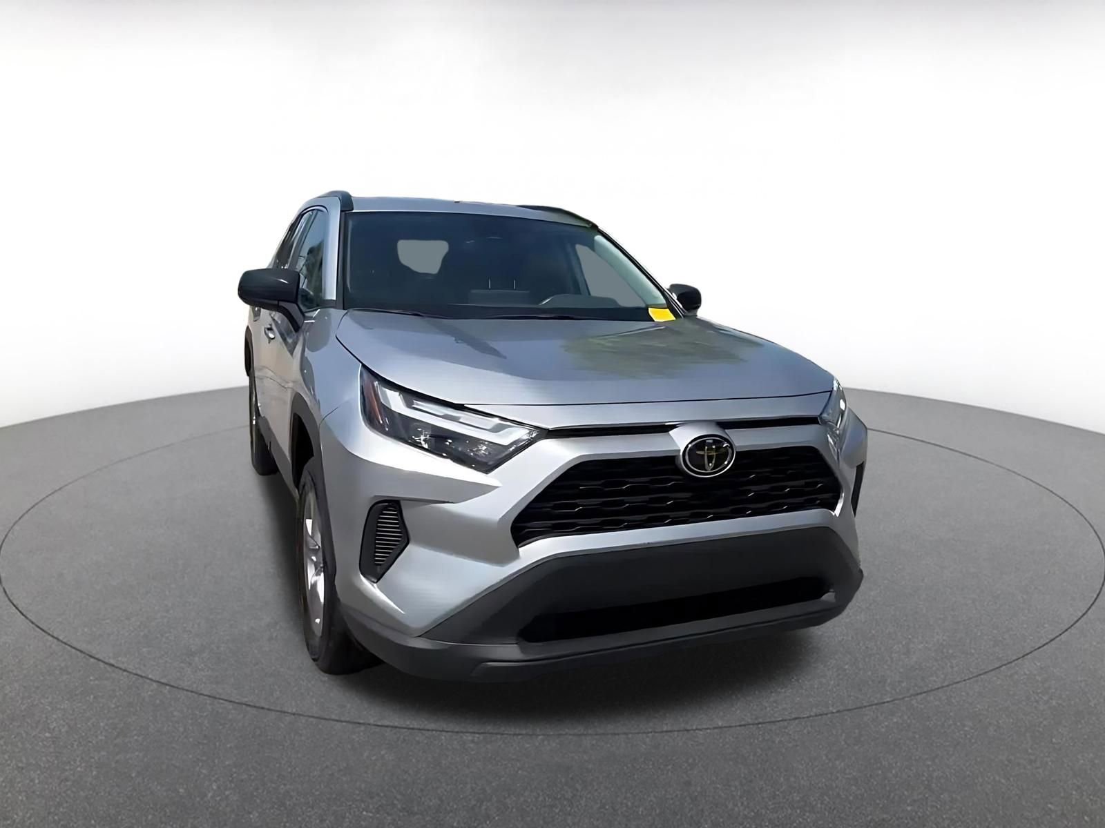 Used 2025 Toyota RAV4 LE AWD/4WD image 3