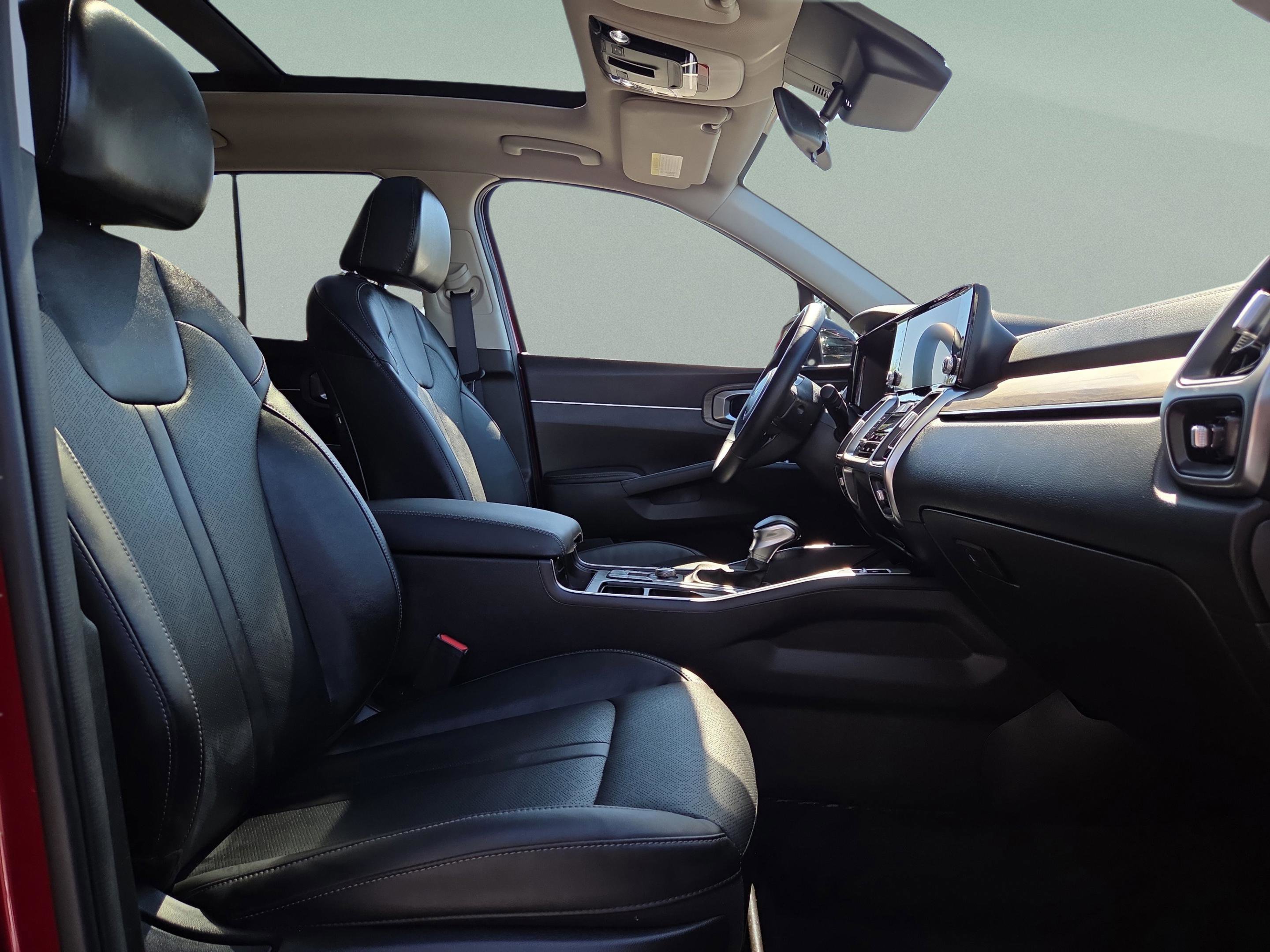 Used 2022 Kia Sorento EX w/ Panoramic Sunroof Package image 39