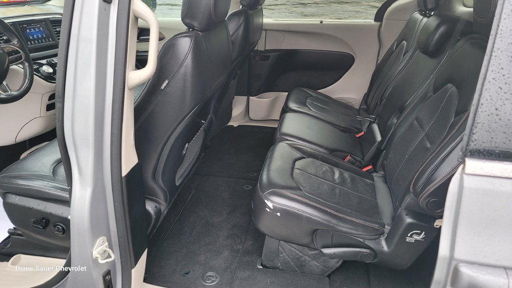Used 2018 Chrysler Pacifica Touring-L FWD image 26