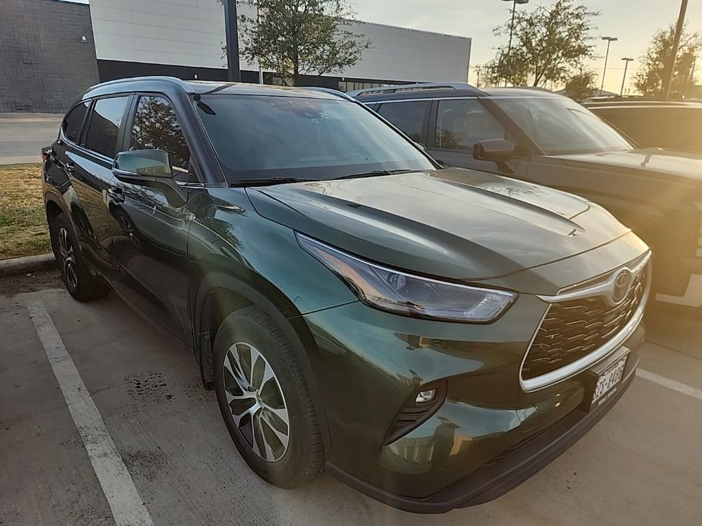 Used 2023 Toyota Highlander L image 19