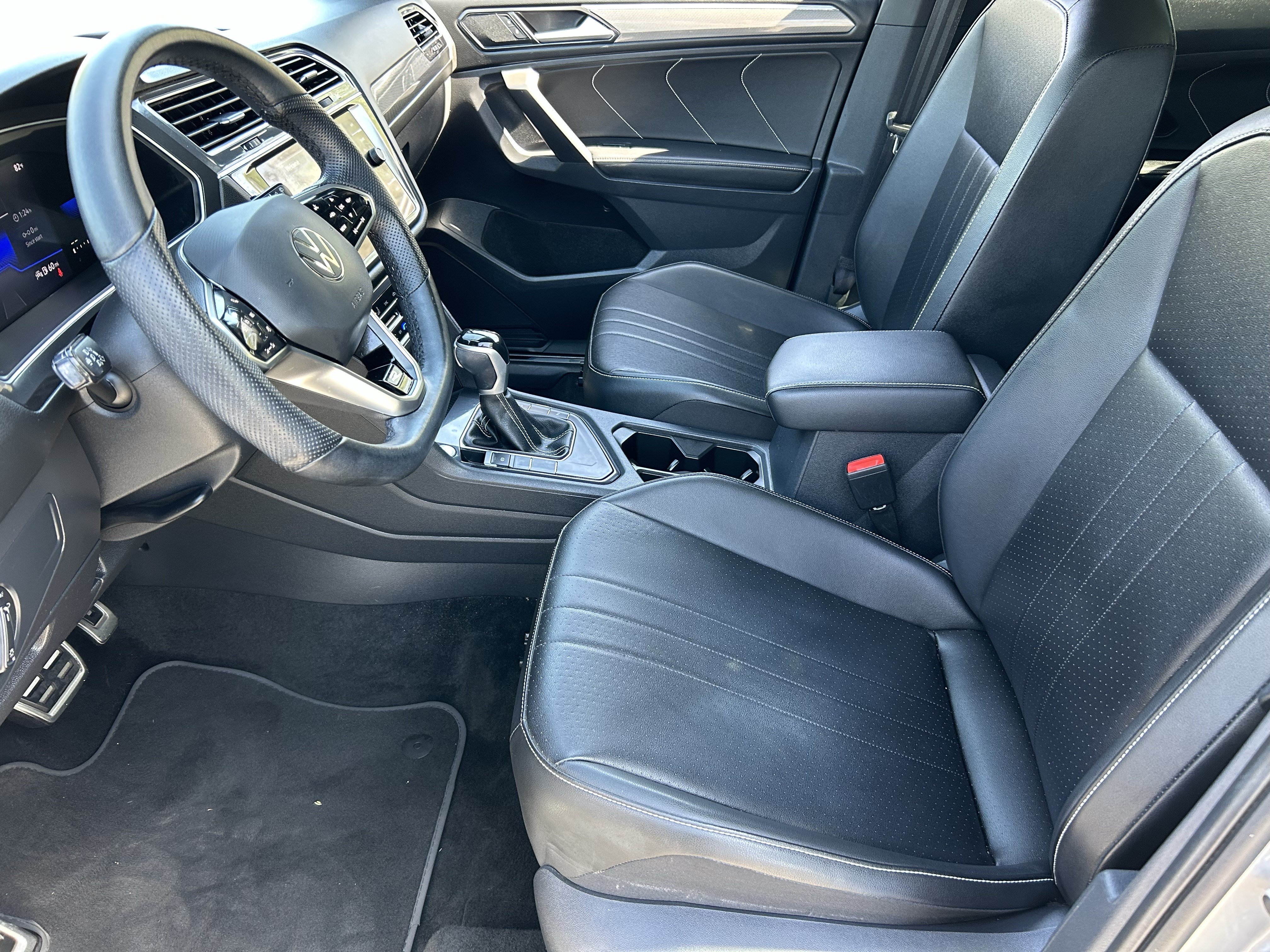 Used 2023 Volkswagen Tiguan SE R-Line FWD image 18