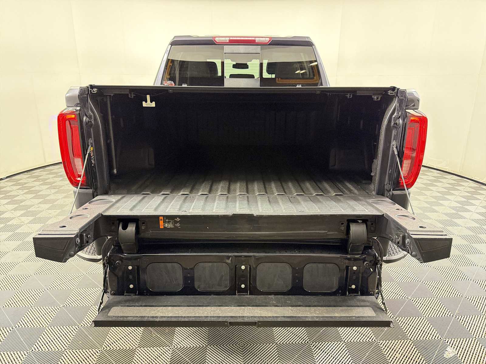 Certified 2024 GMC Sierra 1500 SLT w/ SLT Premium Plus Package image 16
