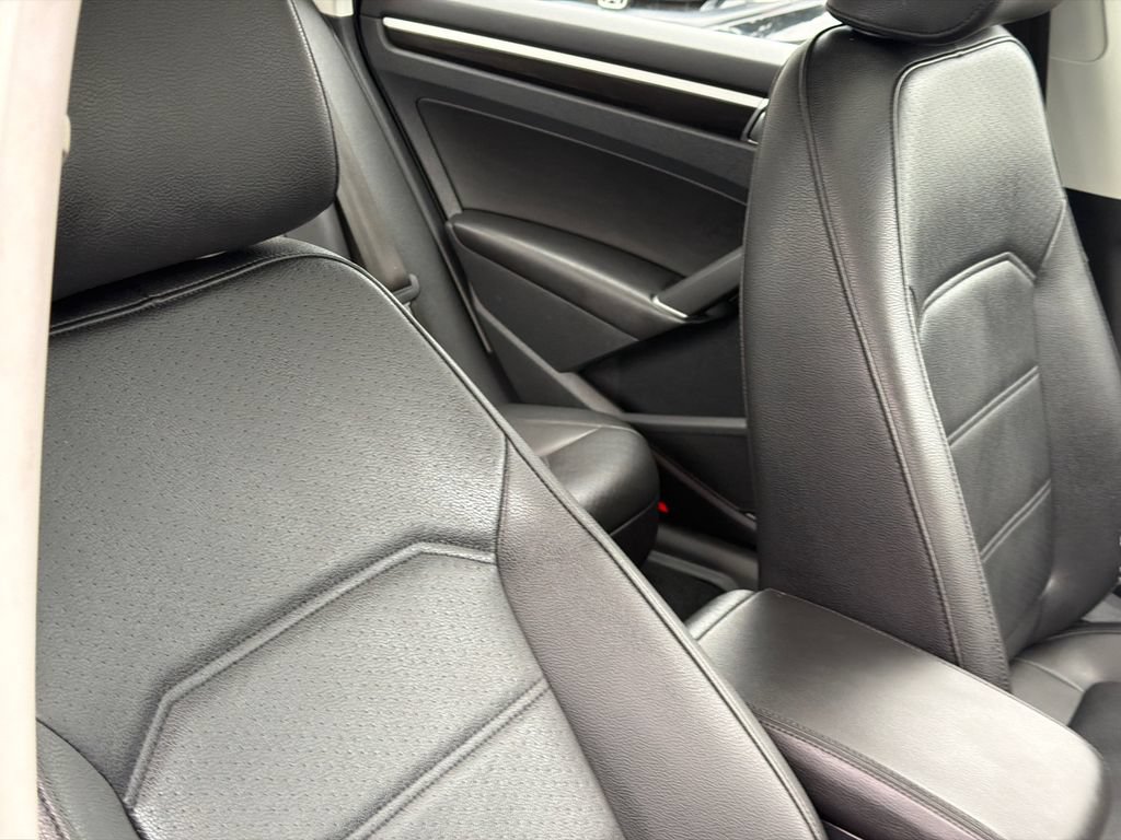 Used 2019 Volkswagen Passat 2.0T SE R-Line FWD image 8