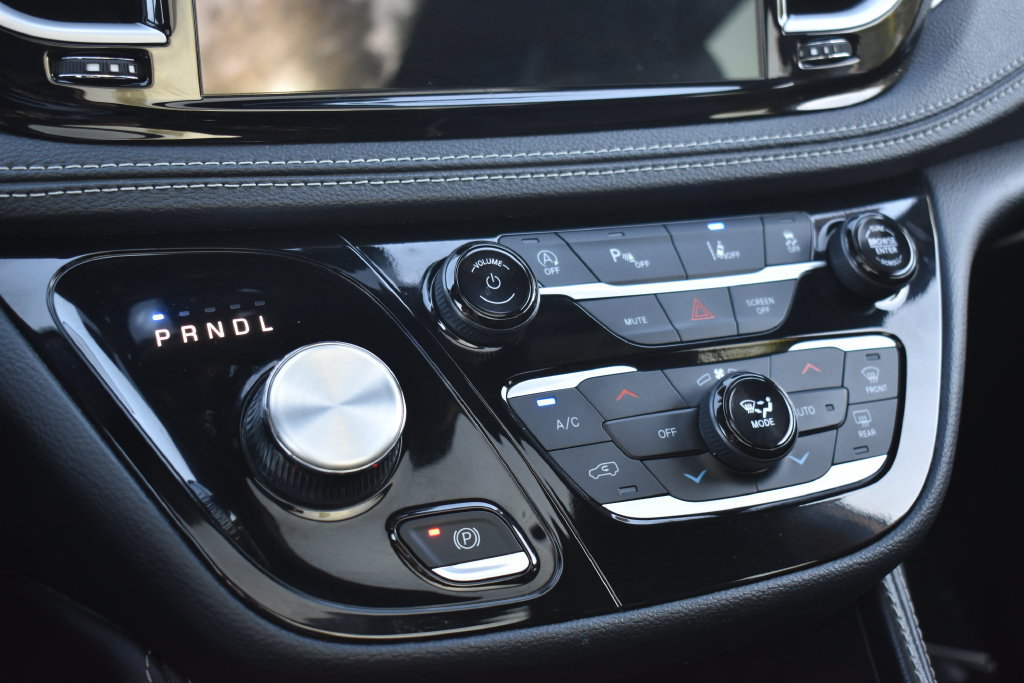 Used 2025 Chrysler Pacifica Limited FWD image 20