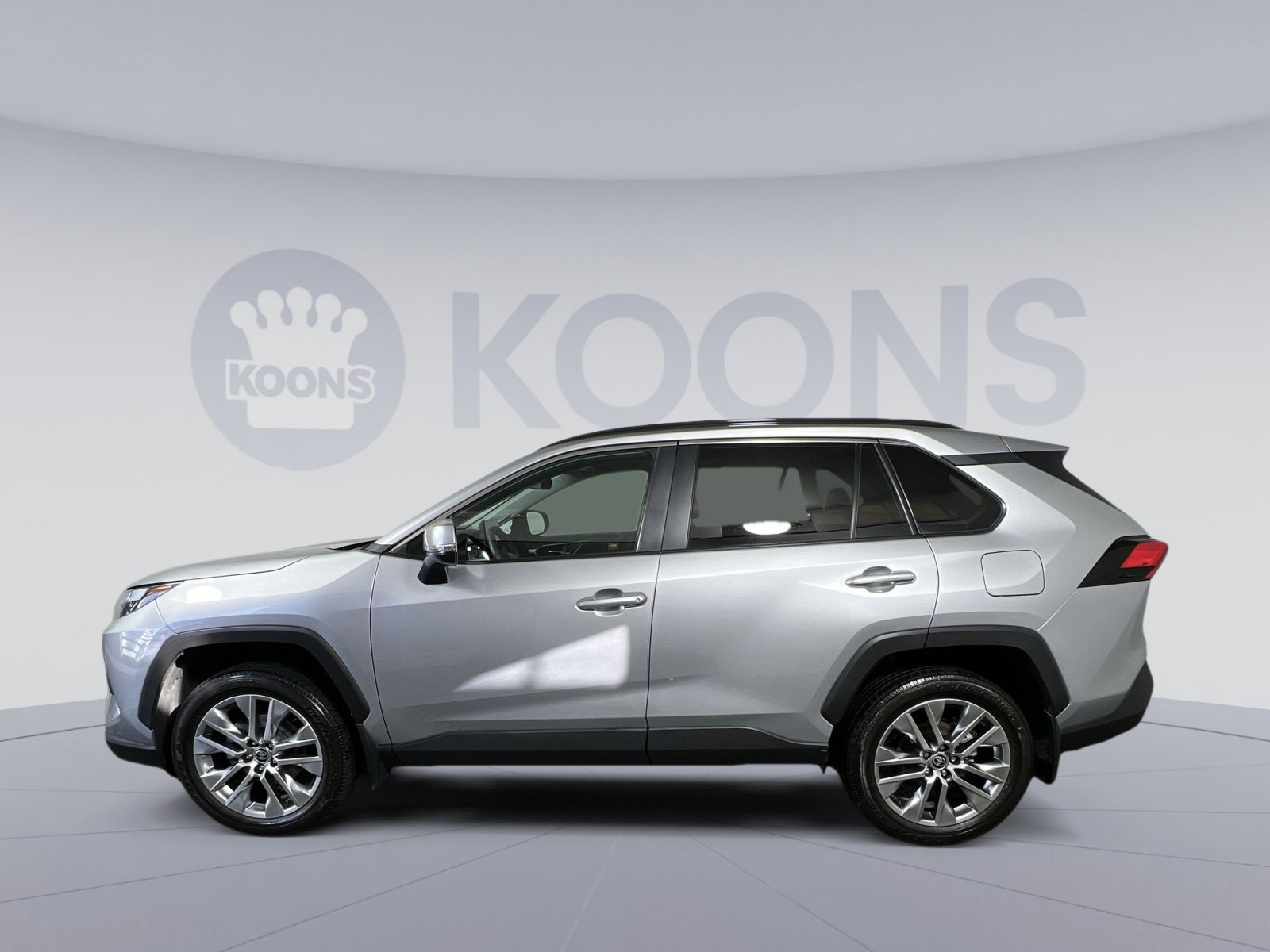 Used 2023 Toyota RAV4 XLE Premium image 2