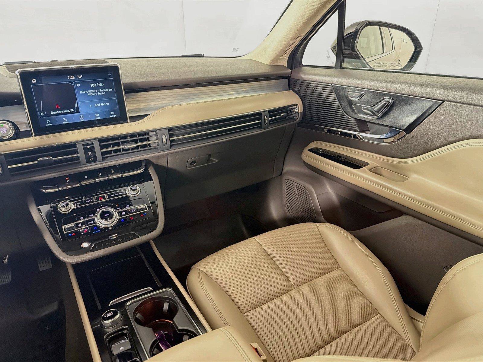 Used 2021 Lincoln Corsair AWD w/ Premium Package image 28