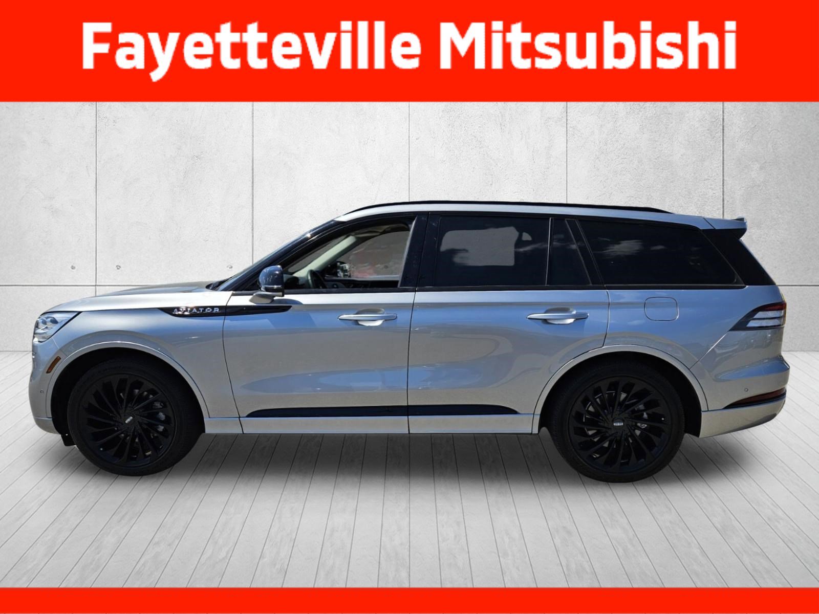 Used 2024 Lincoln Aviator Reserve w/ Equipment Group 201A RWD image 4