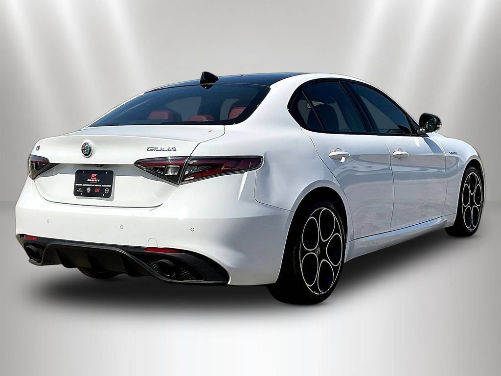 Used 2024 Alfa Romeo Giulia Veloce AWD/4WD image 6