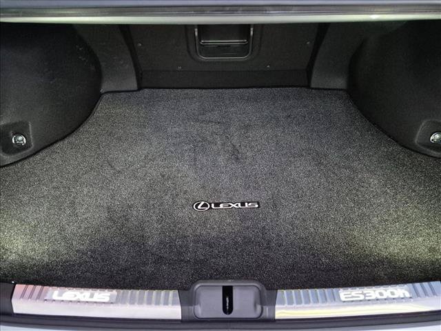 Used 2023 Lexus ES 300h Ultra Luxury w/ Accessory Package (Z1) FWD image 18