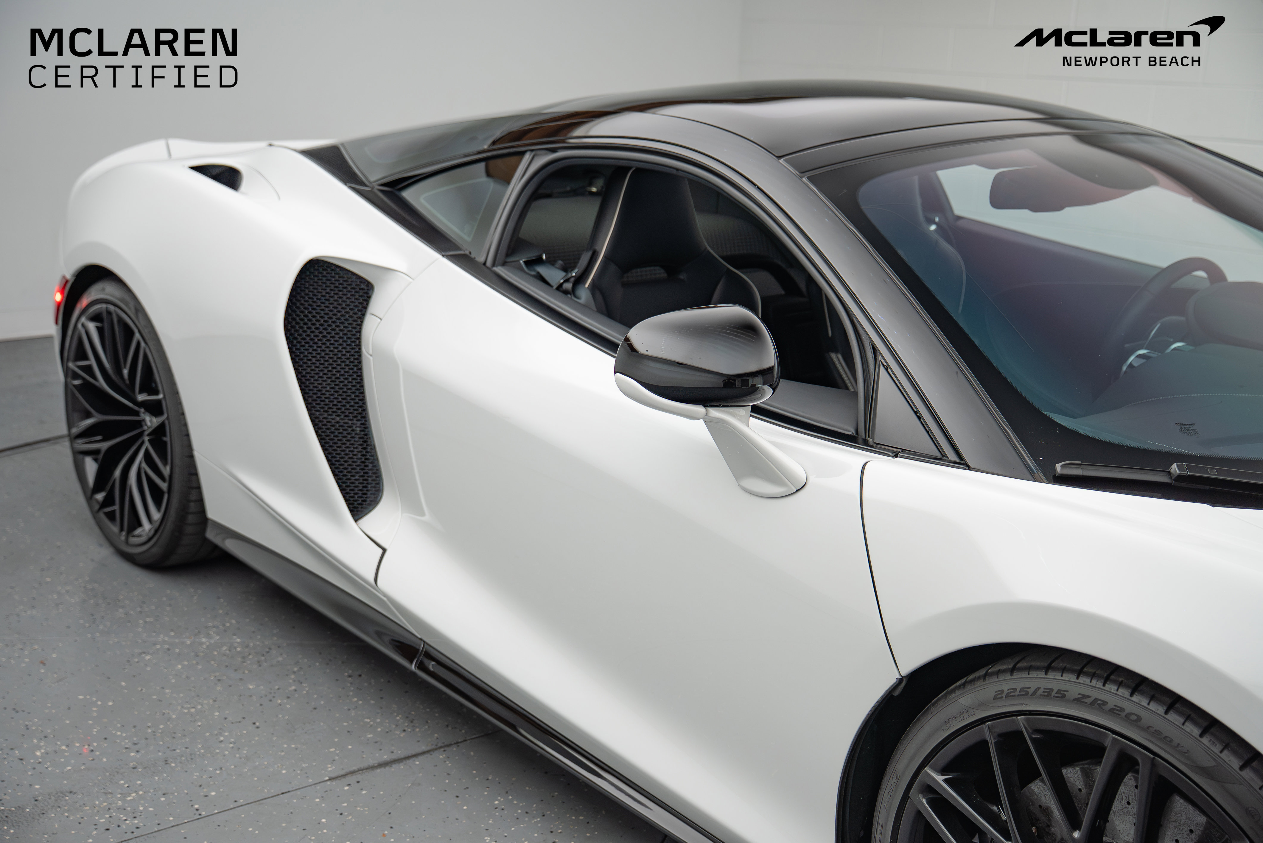 Used 2022 McLaren GT image 3