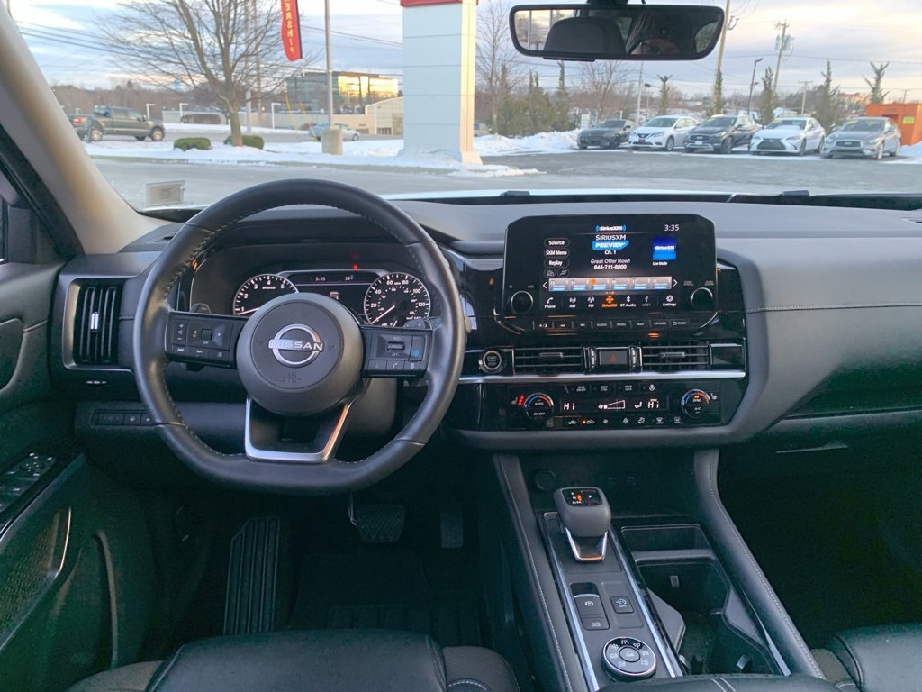 Used 2023 Nissan Pathfinder SL image 25