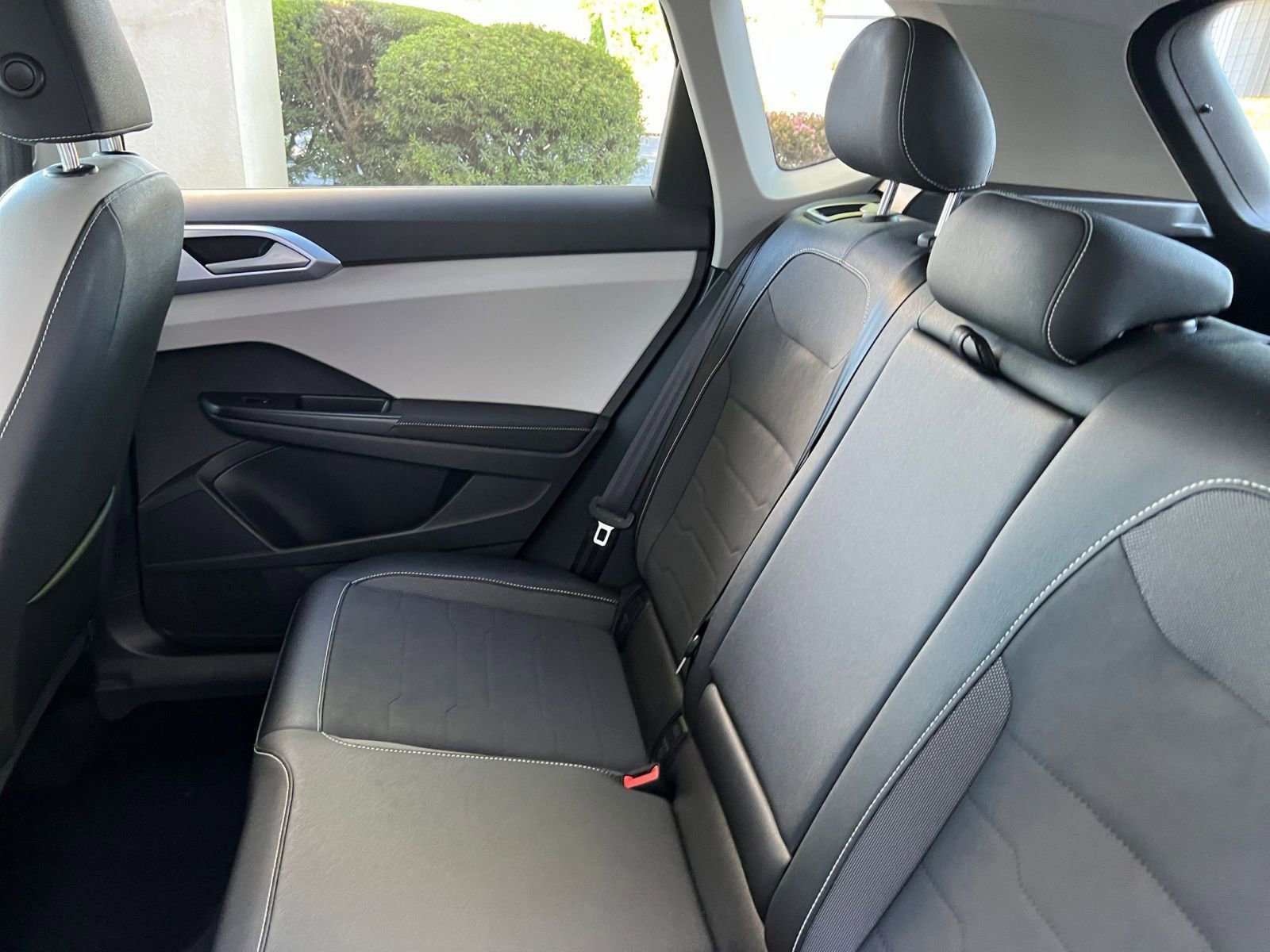 Used 2025 Volkswagen Taos SE image 40