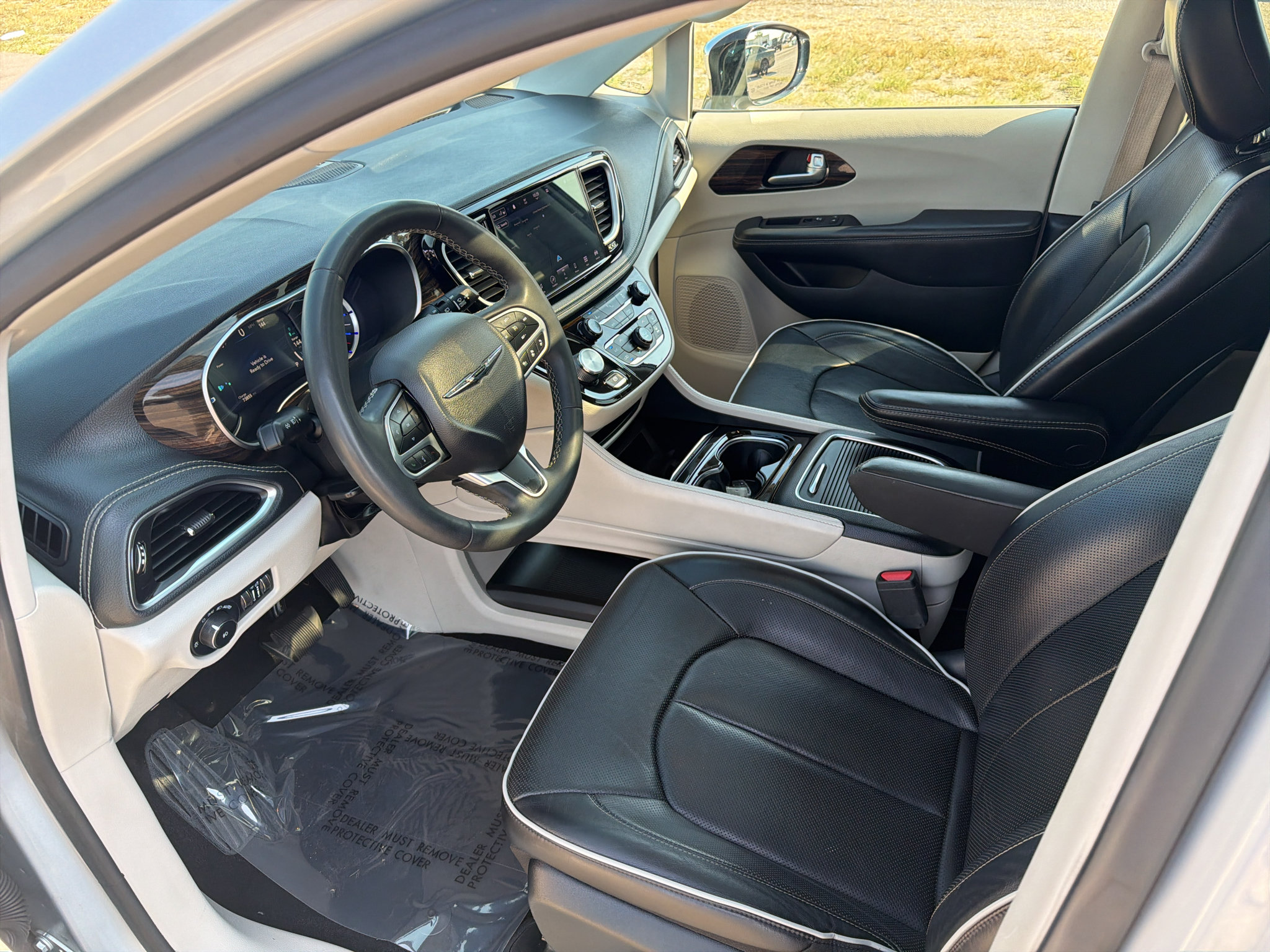 Used 2023 Chrysler Pacifica Limited FWD image 9