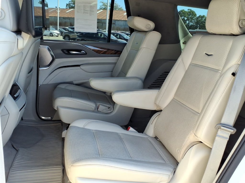 Used 2022 Cadillac Escalade Sport Platinum w/ LPO, ONYX Package AWD/4WD image 13