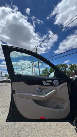 Used 2018 Mercedes-Benz C 300 4MATIC Sedan image 9