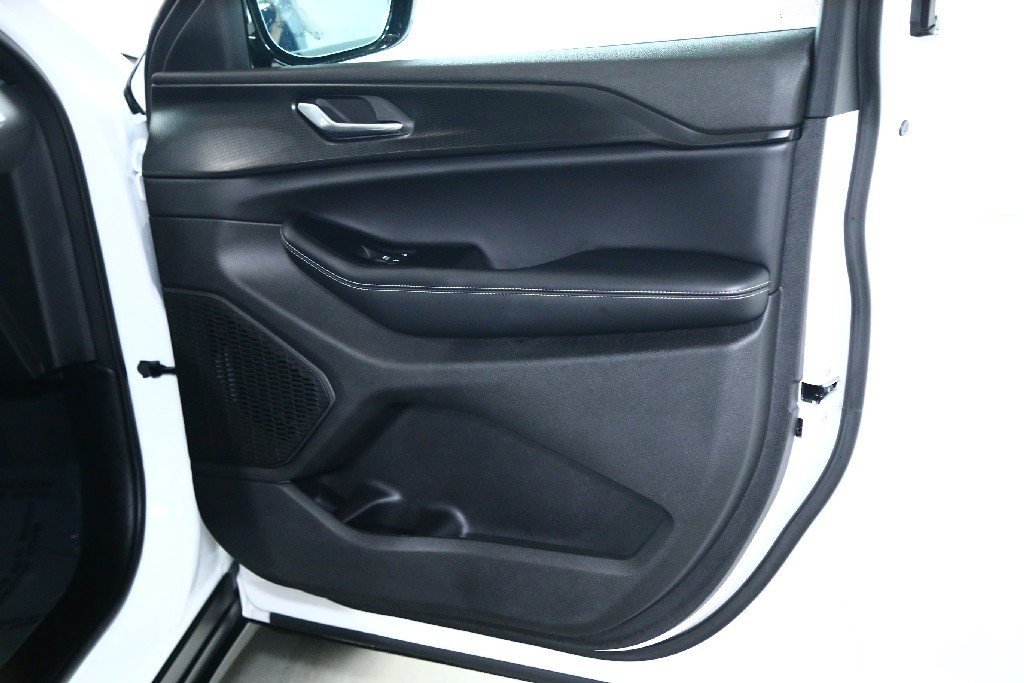 Used 2025 Jeep Grand Cherokee Altitude image 33