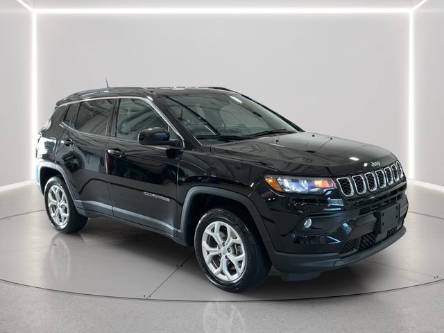 Used 2024 Jeep Compass Latitude AWD/4WD image 8