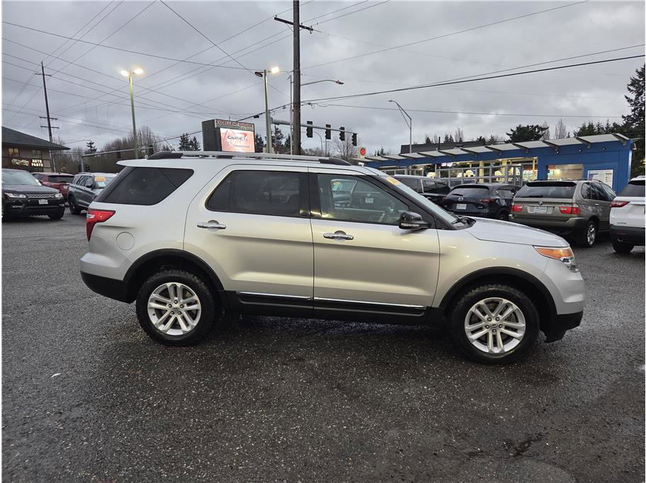 Used 2015 Ford Explorer XLT w/ Equipment Group 202B image 5