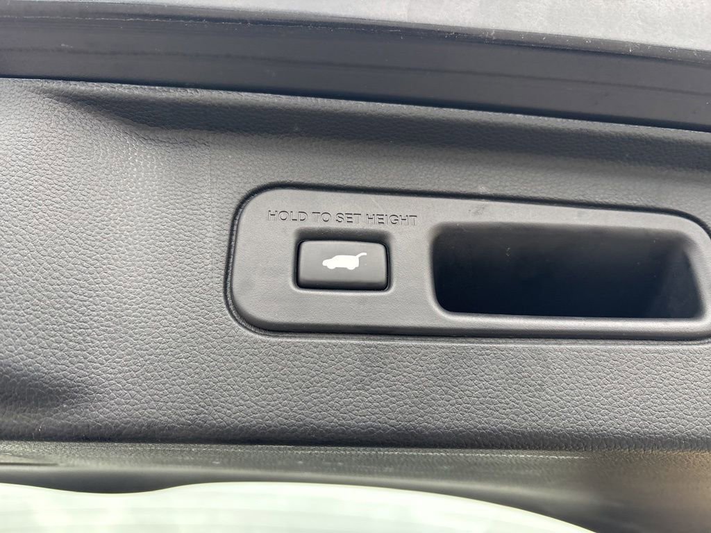 Used 2025 Honda Pilot Touring image 13