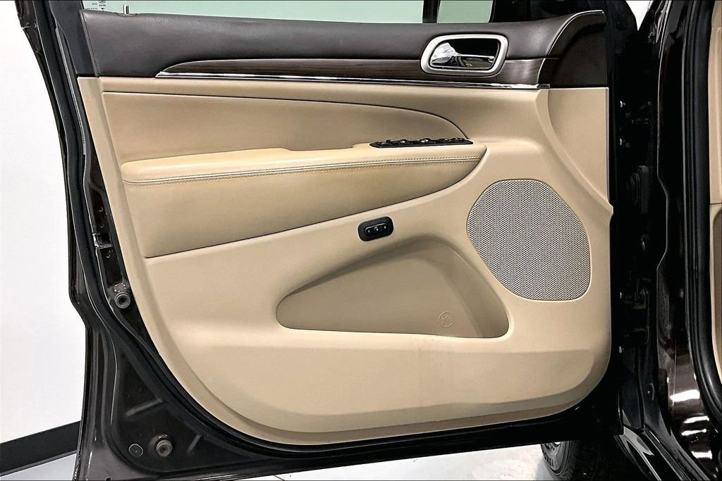 Used 2017 Jeep Grand Cherokee Overland w/ Jeep Active Safety Group image 21