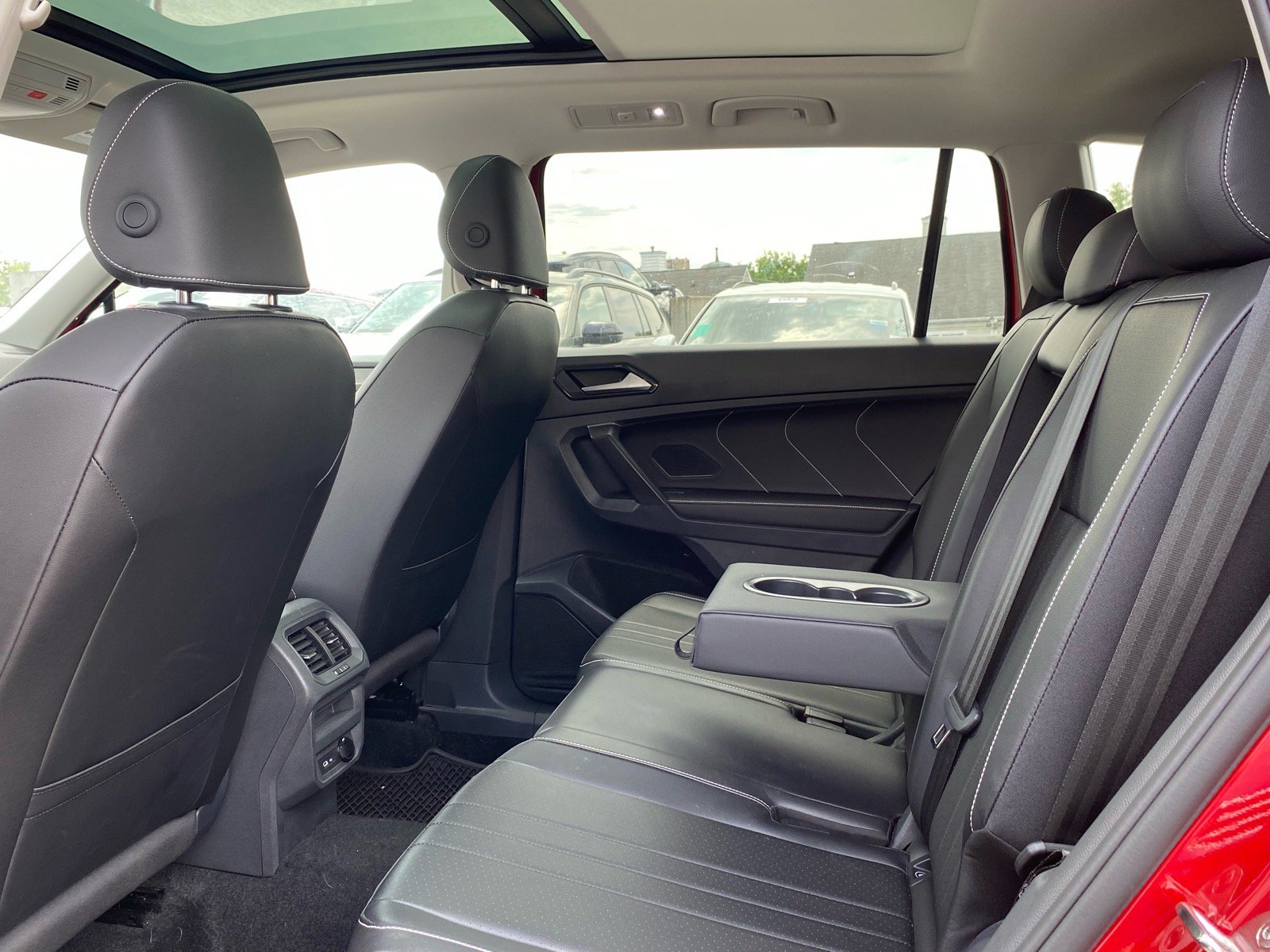 Certified 2024 Volkswagen Tiguan SE AWD/4WD image 18