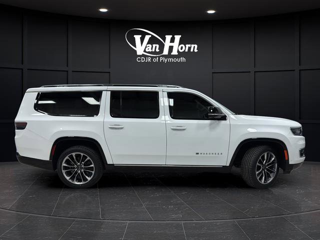Used 2023 Jeep Wagoneer L Series III w/ Premium Group I image 2