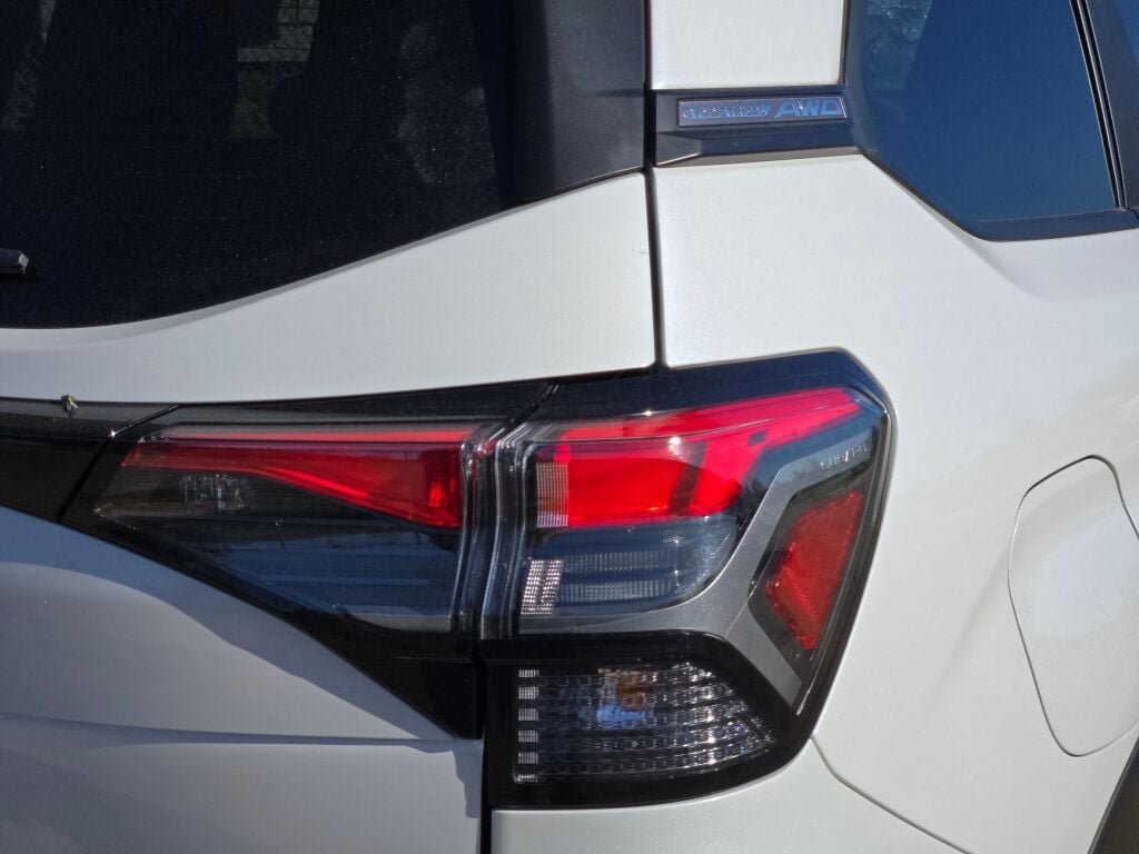 Certified 2025 Subaru Forester Premium AWD/4WD image 11