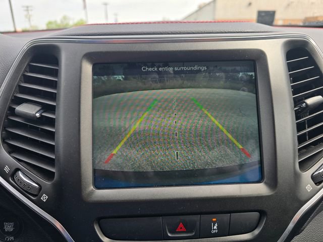 Used 2022 Jeep Cherokee Trailhawk w/ Comfort/Convenience Group AWD/4WD image 23