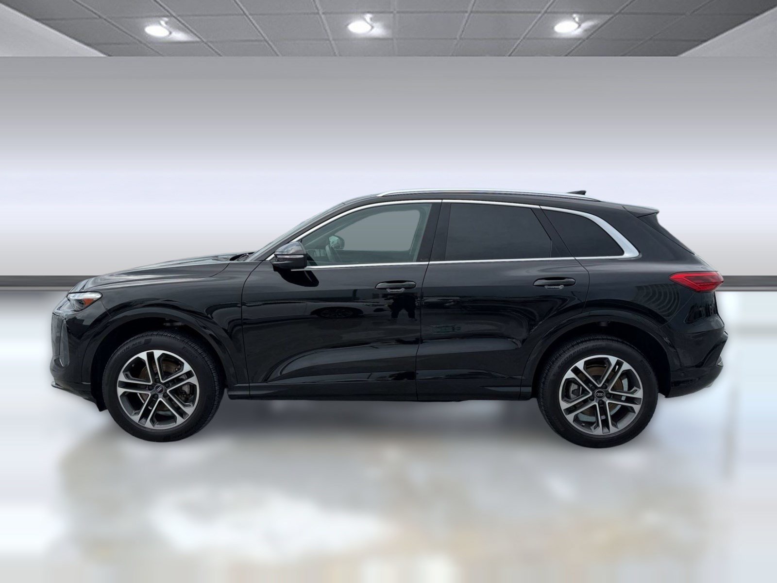 Certified 2025 Audi Q5 Premium w/ Premium Plus AWD/4WD image 2